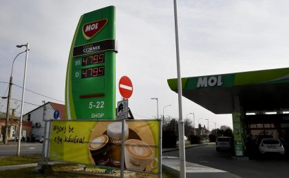 Restricții la benzină și motorină, în Ungaria: oamenii au limită la pompă