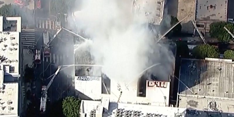 Hotelul Morrison din Los Angeles, celebru datorită trupei The Doors, distrus într-un incendiu