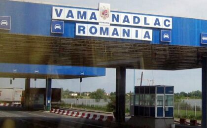 56 de cetăţeni străini au încercat să iasă din România ascunși printre paleţi cu vin şi pervazuri