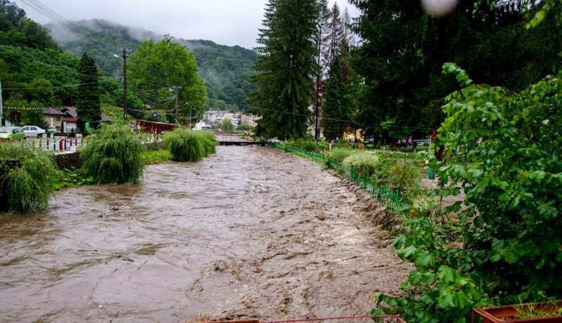 Alertă de inundații pe râuri din Caraș-Severin și Timiș