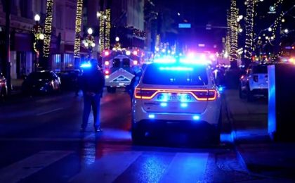 Atac în masă la New Orleans. Cel puţin 10 morţi și 30 de răniți după ce o mașină a intrat în mulțime, apoi șoferul a coborât şi a început să tragă cu arma