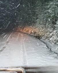 Strat de zăpadă pe numeroase șosele din România, inclusiv în vestul țării