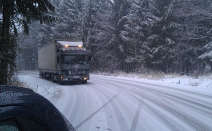 Zăpada a dat traficul peste cap, inclusiv pe drumuri din vestul țării