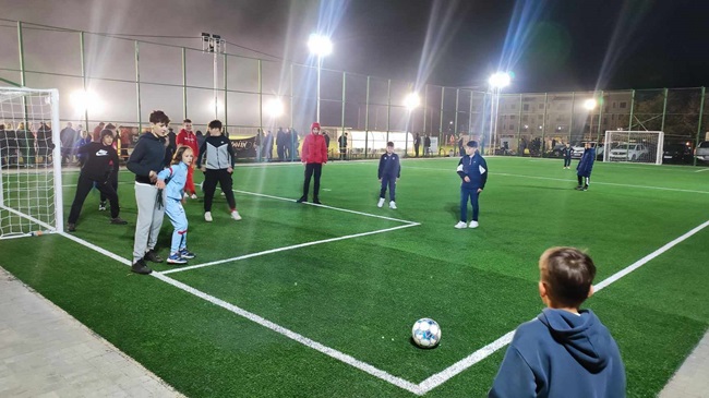 Instalație nouă de nocturnă și un teren sintetic, inaugurate la Giroc