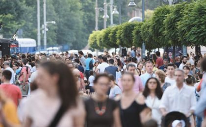 Românii sunt ușor mai optimiști cu privire la viața lor față de începutul acestui an, arată un eurobarometru