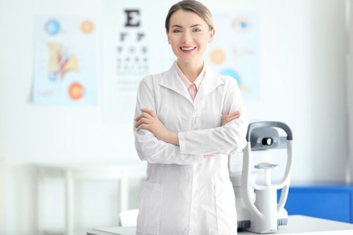 Patru întrebări pe care ar trebui să le adresezi la un consult optometric