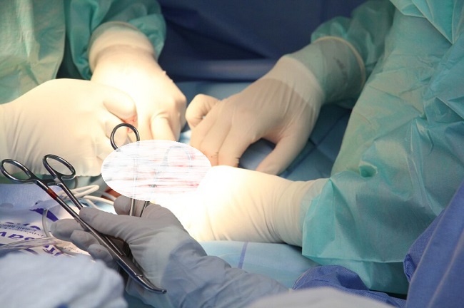 Unei femei din Arad i-a fost extrasă o tumoră de 4,5kg în iunie. Acum a născut un băieţel sănătos