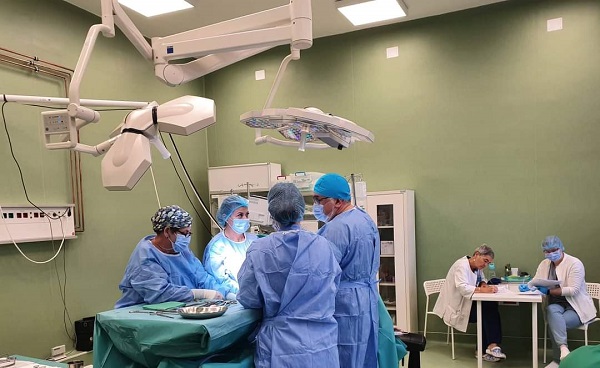 Tumoră gigant, extrasă cu succes la un spital din vestul țării