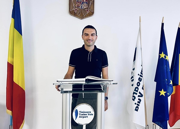 Arbitrul Ovidiu Hațegan, pasagerul cu numărul un milion, din acest an, pe Aeroportul Internațional Timișoara