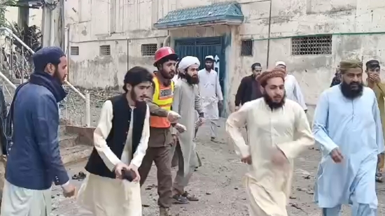 Cinci morți și zeci de răniți după un atac cu bombă la o moschee din Pakistan, înaintea Ramadanului