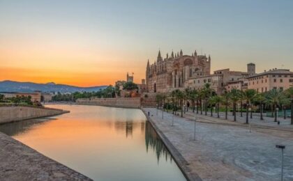 Una dintre cele mai populare zone din lume, abandonată brusc de turiști. Mai multe afaceri se închid