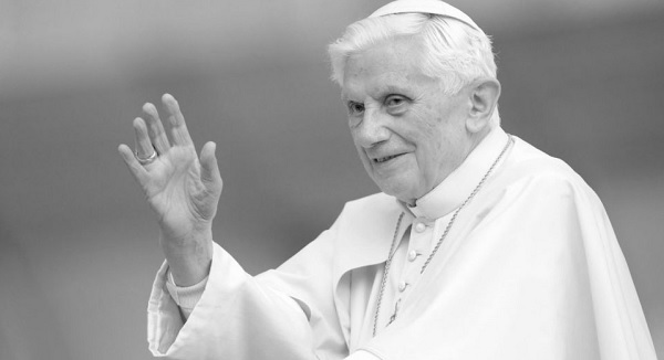 A murit fostul Papă Benedict al XVI-lea