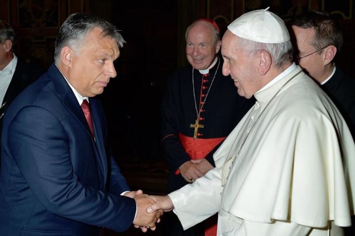 Papa Francisc afirmă că Victor Orban i-a spus că Putin vrea să pună capăt războiului pe 9 mai