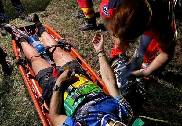 Parapantist blocat pe o stâncă în apropiere de Simeria, salvat 1 Parapantist blocat pe o stâncă în apropiere de Simeria, salvat