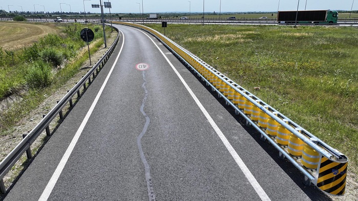 S-a reluat circulaţia pe breteaua de coborâre spre DN 6/Timișoara de pe A1. Parapetul pe rulouri a fost montat