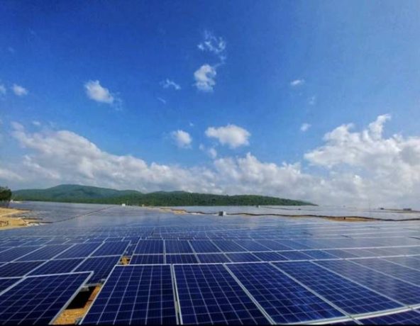 În vestul țării începe construcţia celui mai mare parc solar din Europa, de peste 1.000 MW. Va genera 500 de noi locuri de muncă