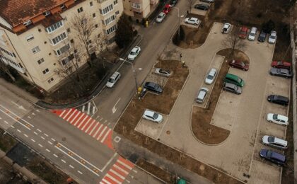 Primarul Timișoarei, prins din nou cu minciuna: în parcarea Clăbucet s-au amenajat, fără autorizație, doar 27 de locuri de parcare, nu 50 și nicidecum 80