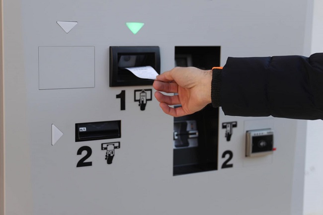 Parcare cu plata automată a tichetului, atât cu cardul, cât și în numerar, în centrul Timişoarei