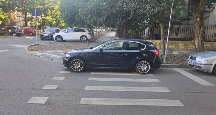 Comisia de Circulație a Primăriei Timișoara dă permise de parcare preferențiale, dar şoferul unui BMW a abuzat grav de privilegiu
