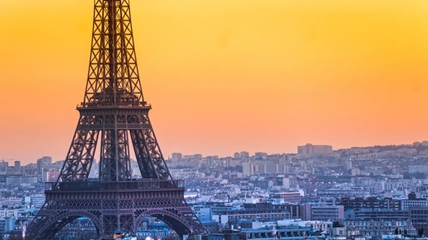 Focuri de armă la Paris după ce un bărbat a atacat un șofer de autobuz