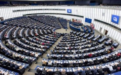 Moment istoric: Parlamentul European a votat noul regulament care interzice mașinile cu motoare termice începând cu 2035. Argumente pro și contra