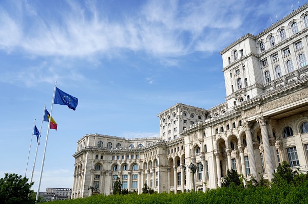 Parlamentul se întrunește pentru învestirea Guvernului Ciolacu