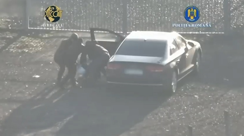 Video! Percheziţii la periferia Timişoarei: poliţiştii au descoperit 11,2 milioane de țigarete, peste 7,3 tone de tutun vrac, linii de producţie şi ambalare