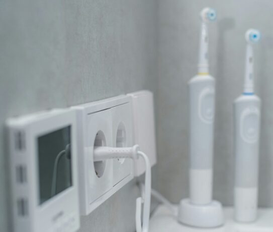 Cum să îți îmbunătățești rutina de igienă orală pentru un zâmbet sănătos (P)