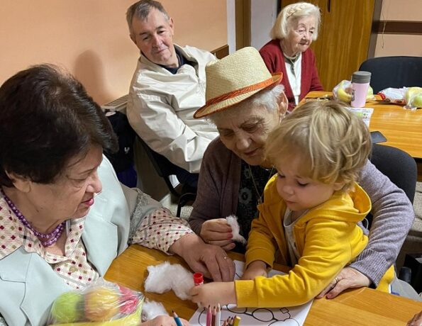 Mici timișoreni, în vizită la Centrul de Zi pentru bătrâni "Sfinții Arhangheli Mihail și Gavril"