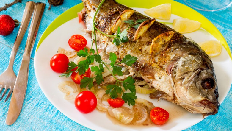 De ce peștele nu trebuie să lipsească de pe masa de Revelion? Alte tradiții la care țin românii în noaptea dintre ani