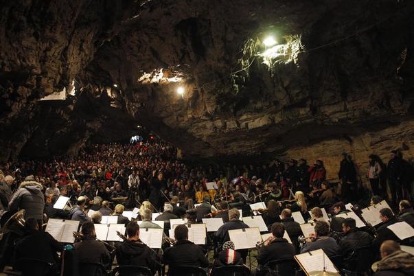 Peștera Românești găzduiește un nou concert