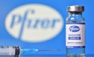Pfizer a cerut FDA autorizarea unui vaccin dezvoltat împotriva variantei Omicron a coronavirusului