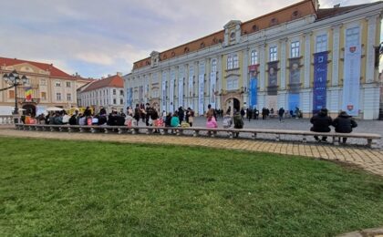 Elevi din toată țara au venit la Timișoara pentru expoziția „Brâncuși”