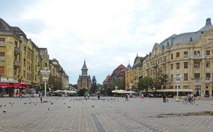 Timișorenii, invitați la un moment de reculegere în Piața Victoriei pentru a comemora un an de la declanșarea războiului împotriva Ucrainei