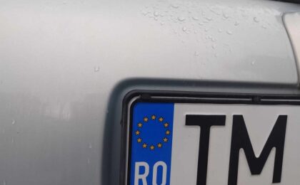 Cresc tarifele pentru plăcuțele de înmatriculare