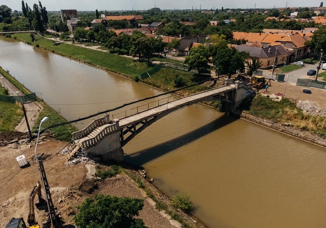 Se construiește un pod pietonal și velo peste Bega, la Timișoara