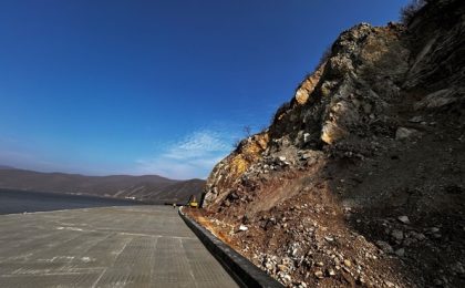 Lucrări pe DN 57, Clisura Dunării: a fost finalizată suprastructura în zona localității Cozla (foto)