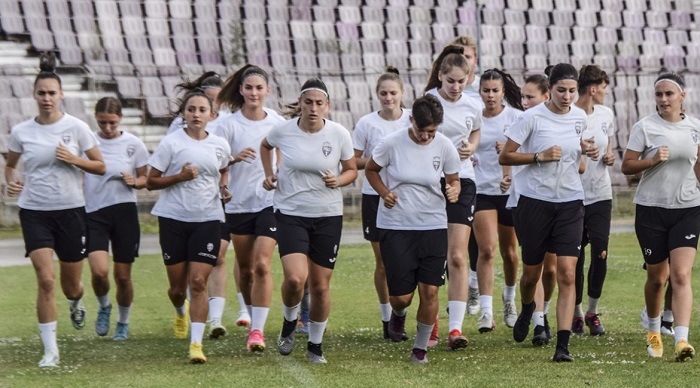 Fotbalistele de la Politehnica Timişoara vor juca şase amicale. Lotul alb-violet