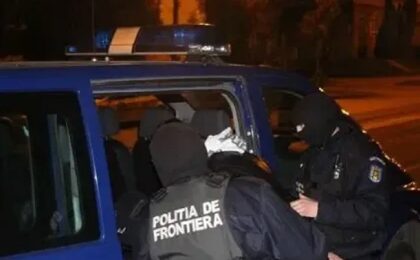 Poliţiştii de frontieră timişeni au tras pe dreapta un şofer bulgar cu automobil din Germania şi unul român cu maşină de Franţa 10 Poliţiştii de frontieră timişeni au tras pe dreapta un şofer bulgar cu automobil din Germania şi unul român cu maşină de Franţa