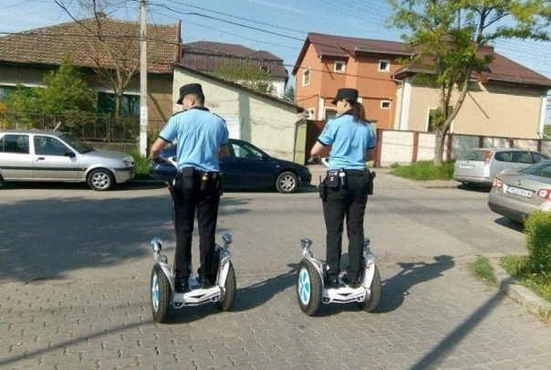 Ca să prindă mai uşor infractorii, poliţiştii locali din Timişoara au primit trei motociclete performante