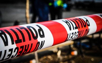 Luni, la ora 09:18, polițiștii Secției 3 Timișoara au fost sesizați cu privire la faptul că, o persoană de sex feminin s-ar fi aruncat de la etajul 5 al unui bloc situat pe strada Calea Șagului din Timișoara.