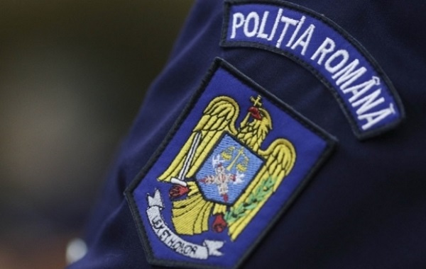 Un polițist a rămas fără centura cu pistol, după o intervenție la un scandal