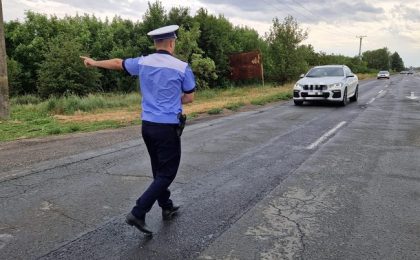 Şofer băut şi cu permisul suspendat, prins de poliţie la Sânandrei şi dus direct în arest