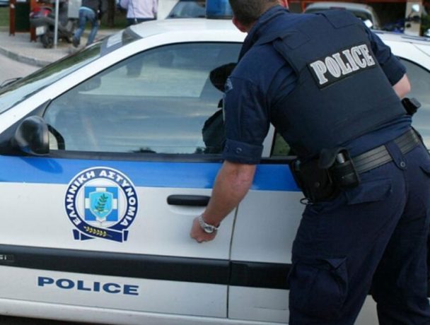 Lunga listă de contravenții care lasă șoferii străini, în Grecia, fără permis, talon și plăcuțe de înmatriculare