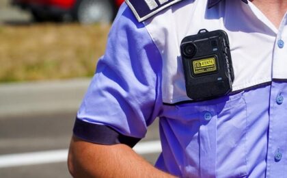 Polițist înjunghiat în timp ce aplana un conflict între doi bărbați într-un spital