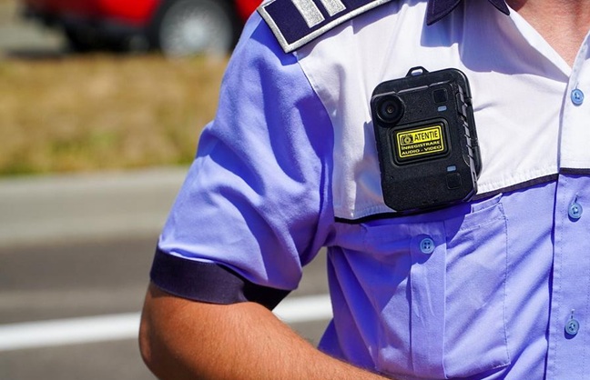 Polițist înjunghiat în timp ce aplana un conflict între doi bărbați într-un spital