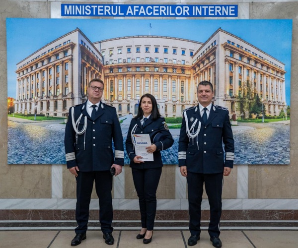 O poliţistă din Timiş a salvat viaţa unei femei de 78 de ani. A fost premiată de ministrul de Interne