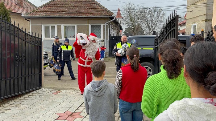 Polițiștii hunedoreni, alături de familiile nevoiaşe