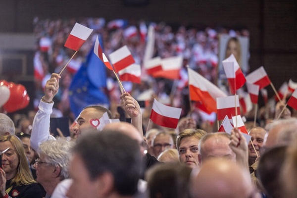 Polonia reduce săptămâna de lucru: 4 zile pe săptămână sau zi de lucru de 7 ore
