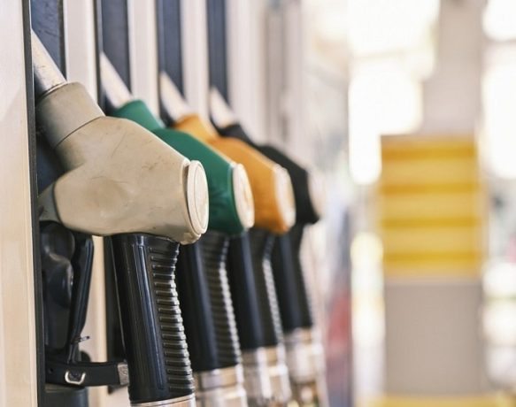 Preţul mediu al unui litru de benzină sau motorină a crescut în ultima lună cu 3%